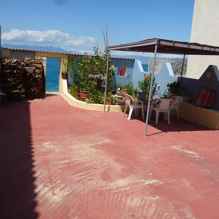 Apartment House By The Sea Water *