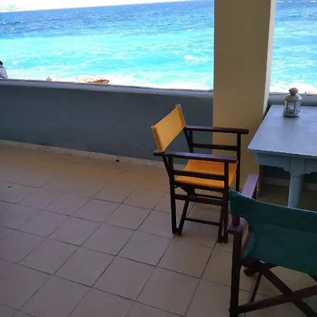 House By The Sea Water Appartamento