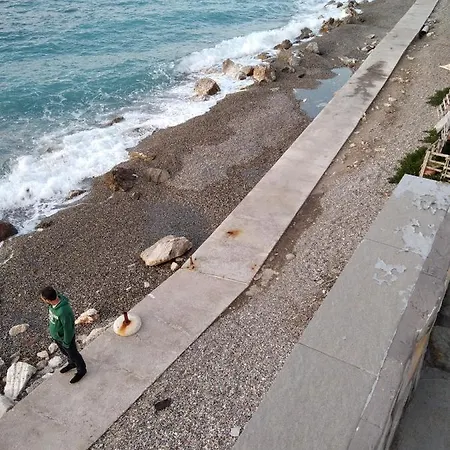 Apartment House By The Sea Water